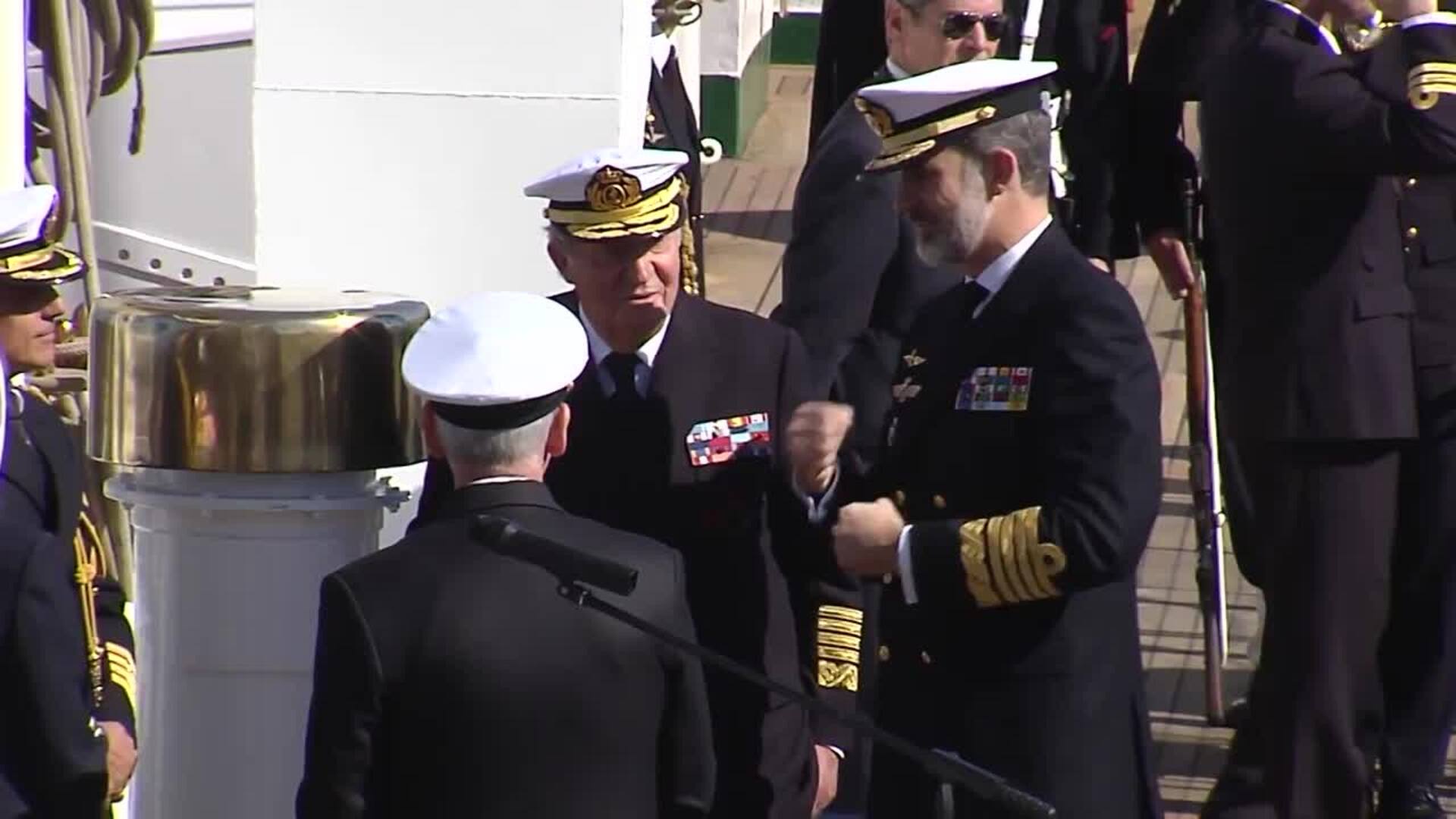 Felipe VI acuerda con el emérito verse en Madrid tras una llamada telefónica