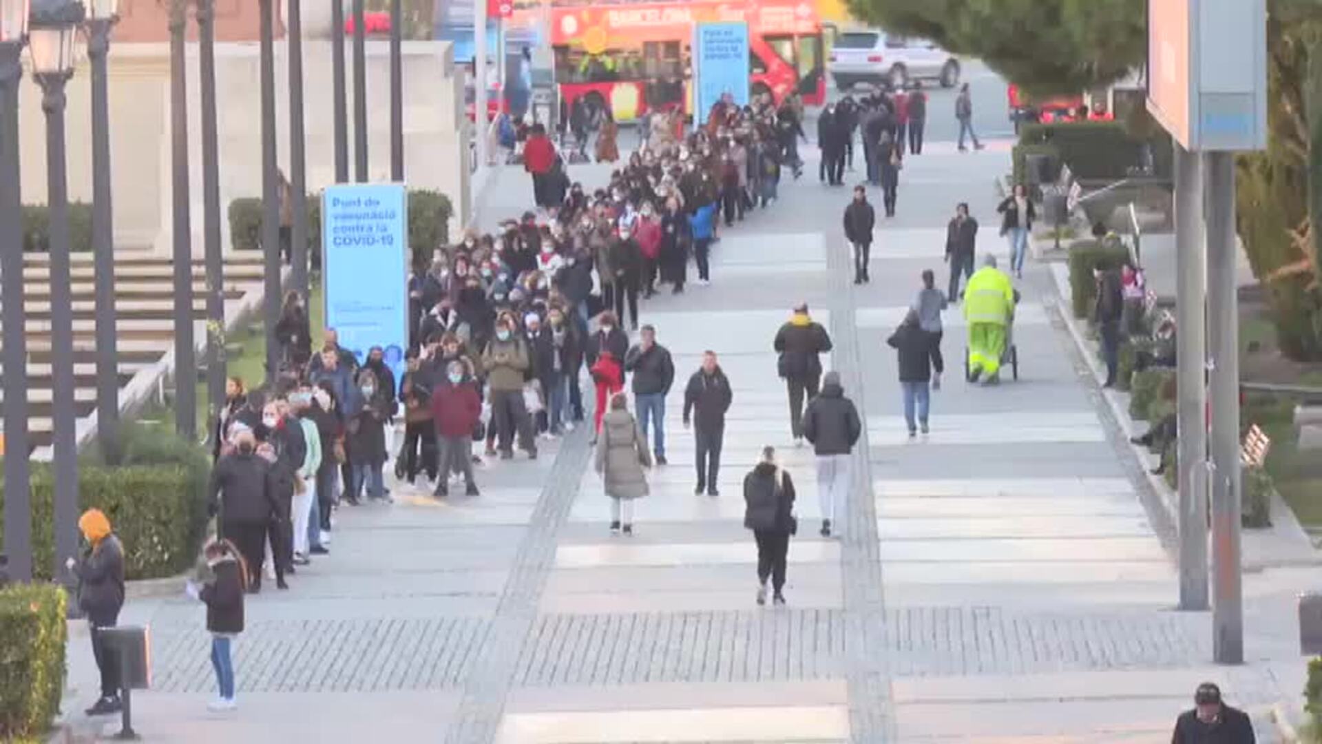 Los rezagados colapsan los puntos de vacunación