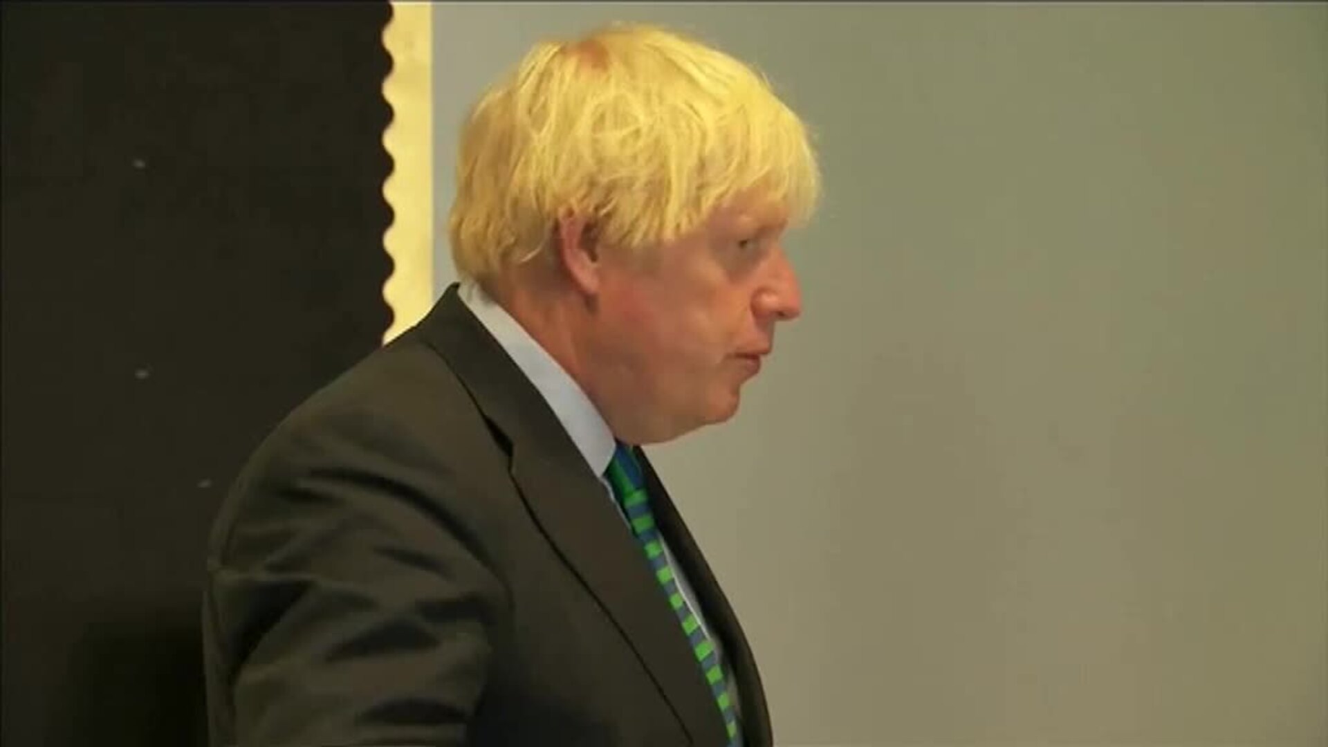 Boris Johnson recomienda el uso de las mascarillas en los centros de educación secundaria
