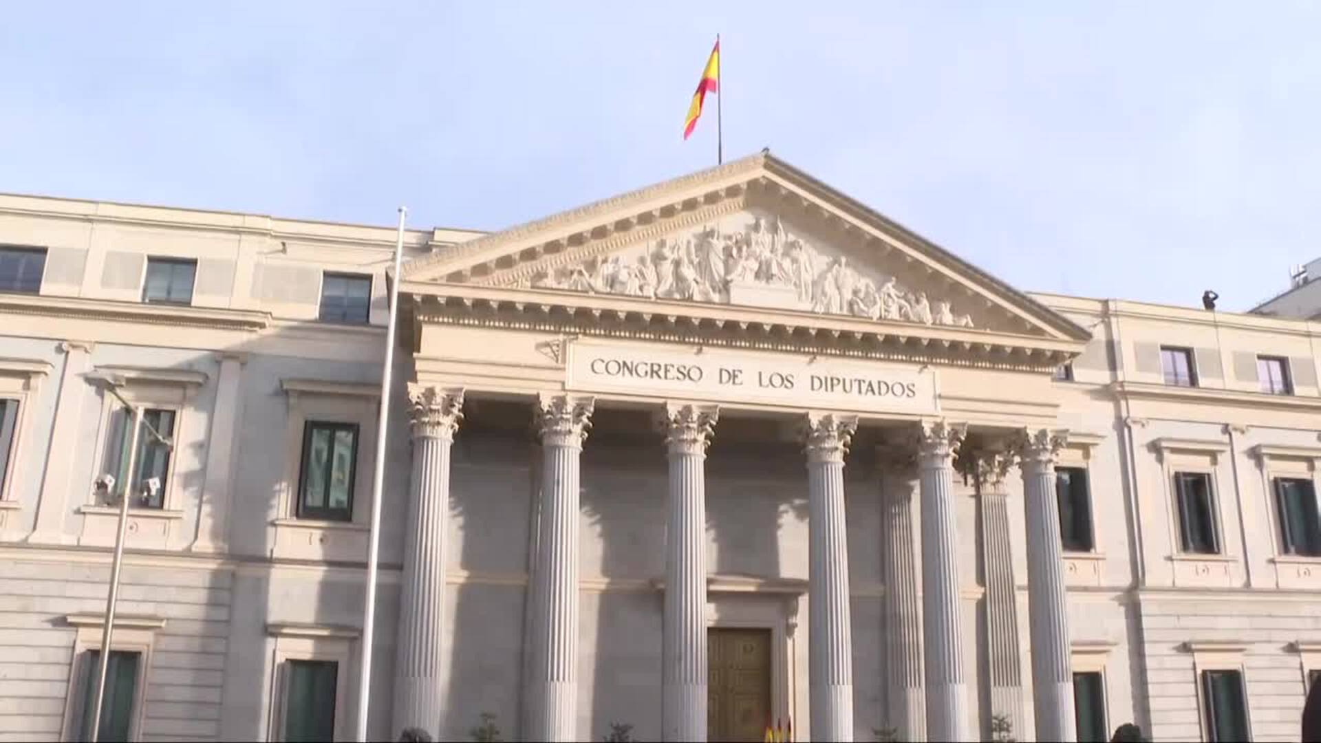 El Parlamento celebra la Constitución de 1978 en un clima de crispación política