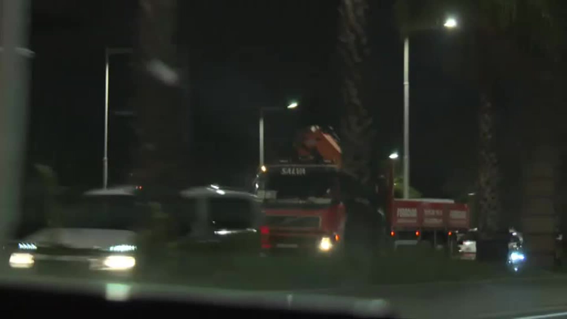 Centenares de camioneros colapsan las principales vías de acceso a Barcelona