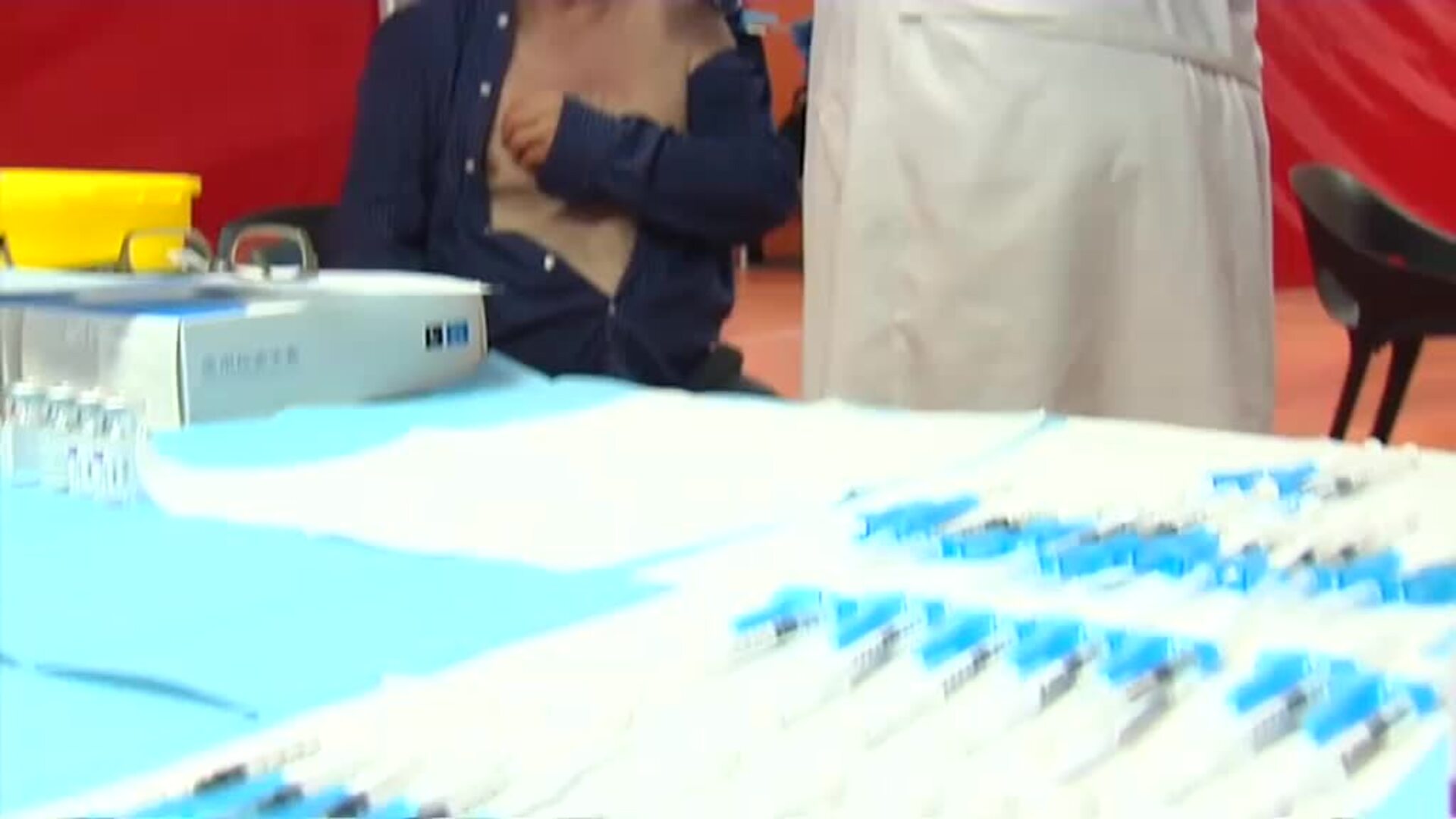 Sanidad da vía libre a las comunidades para que inmunicen a los mayores de 60 años con cualquier vacuna