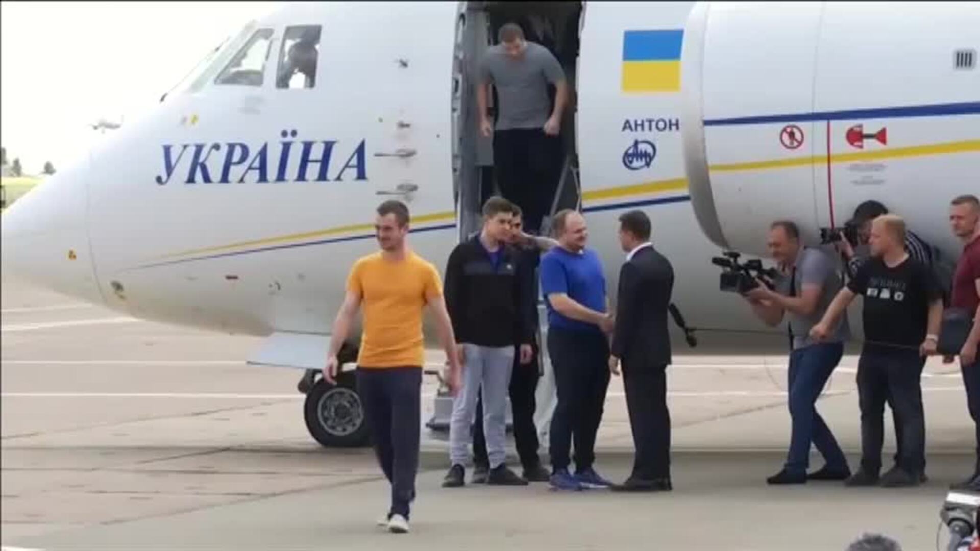 Llegan a Ucrania 35 presos liberados por Rusia tras un intercambio de prisioneros