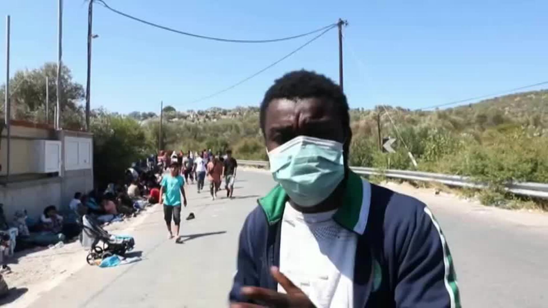 Grecia envía a Lesbos tres barcos para acoger a los más de 12.000 refugiados del campo de Moria