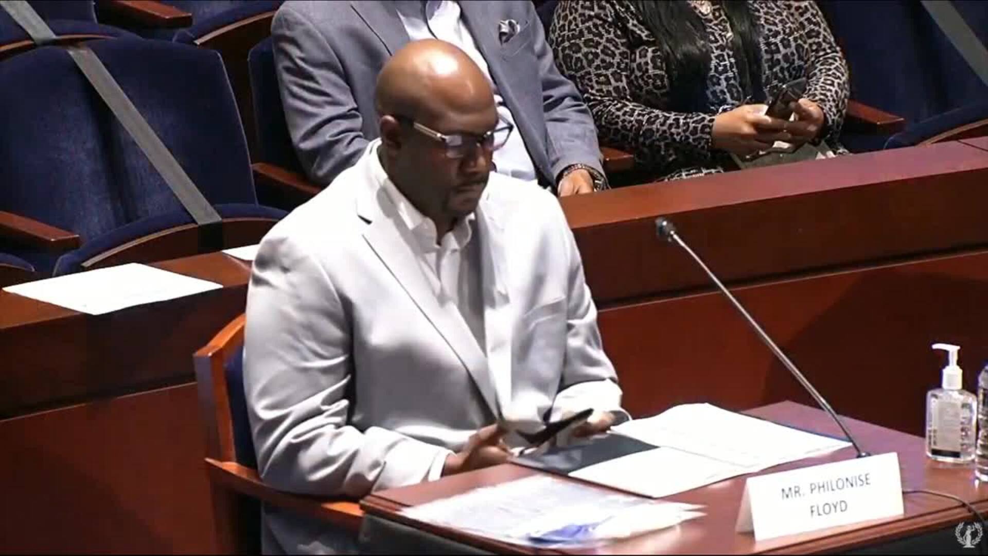 El hermano de George Floyd testifica ante el Congreso de EEUU