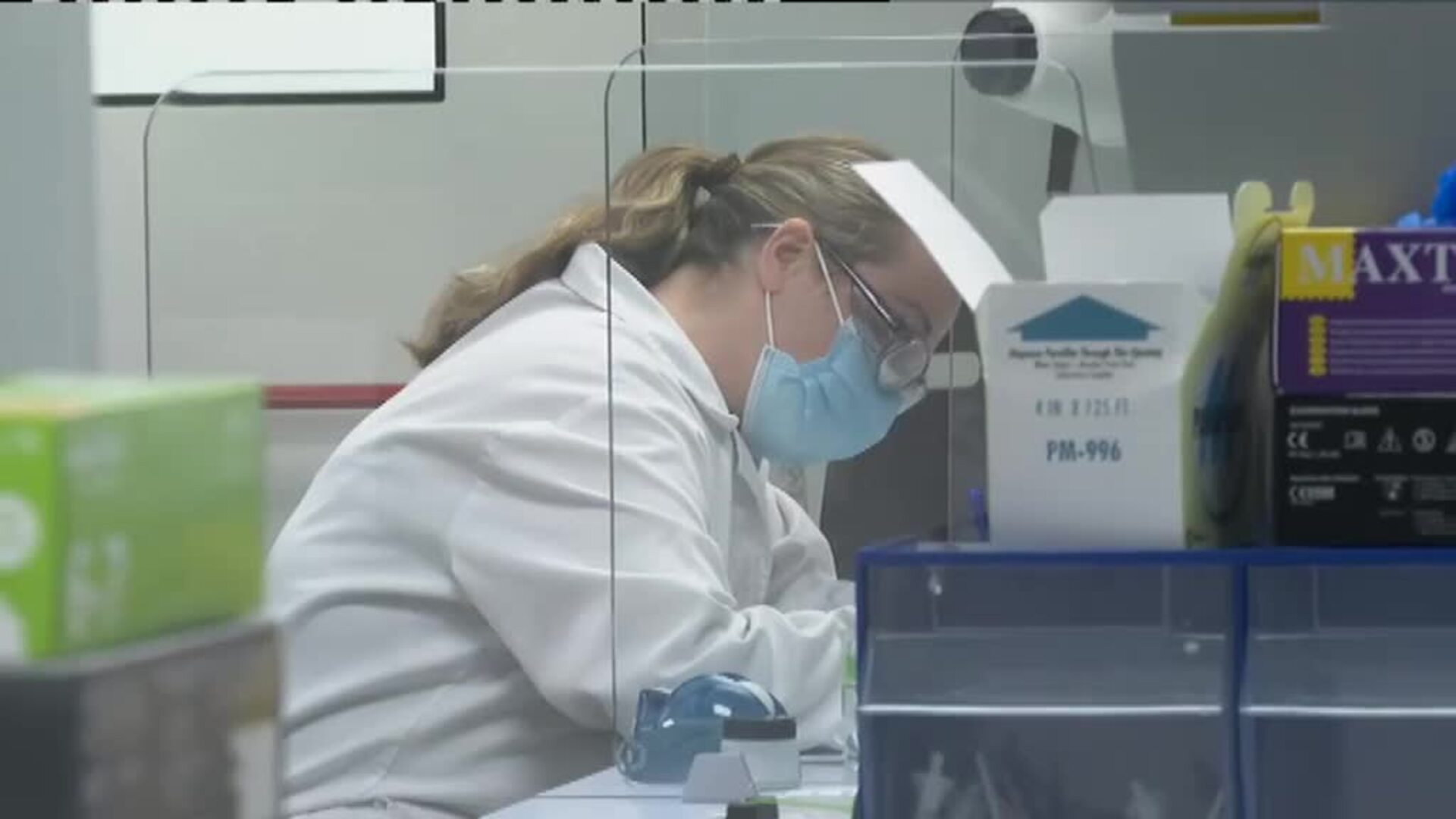 Reyes Maroto visita en Barcelona la planta donde se fabricará la vacuna de Janssen