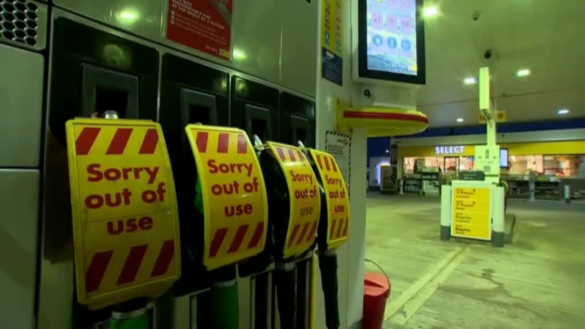 Militares británicos se instruyen para transportar combustible hasta las gasolineras