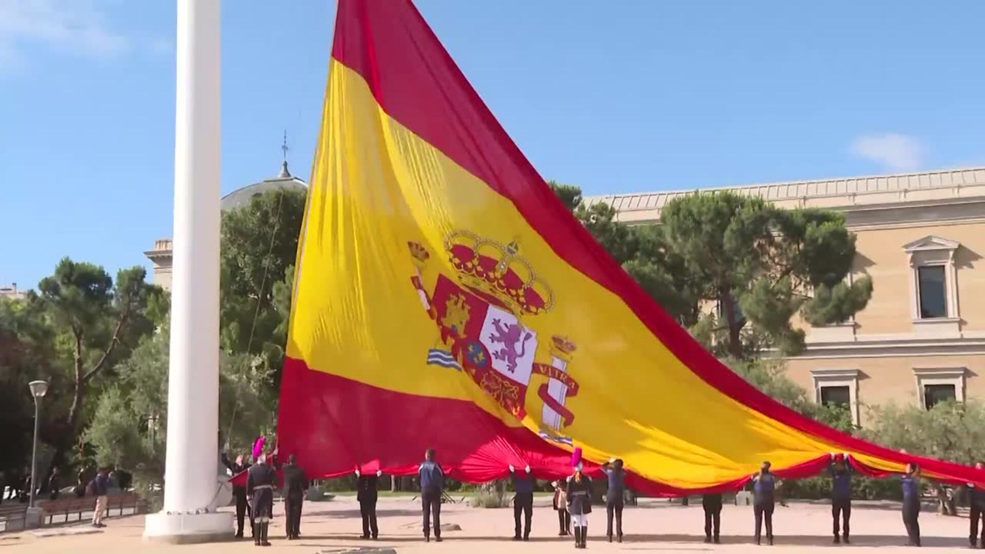 Almeida participa en el izado de la bandera con motivo de la festividad de San Juan