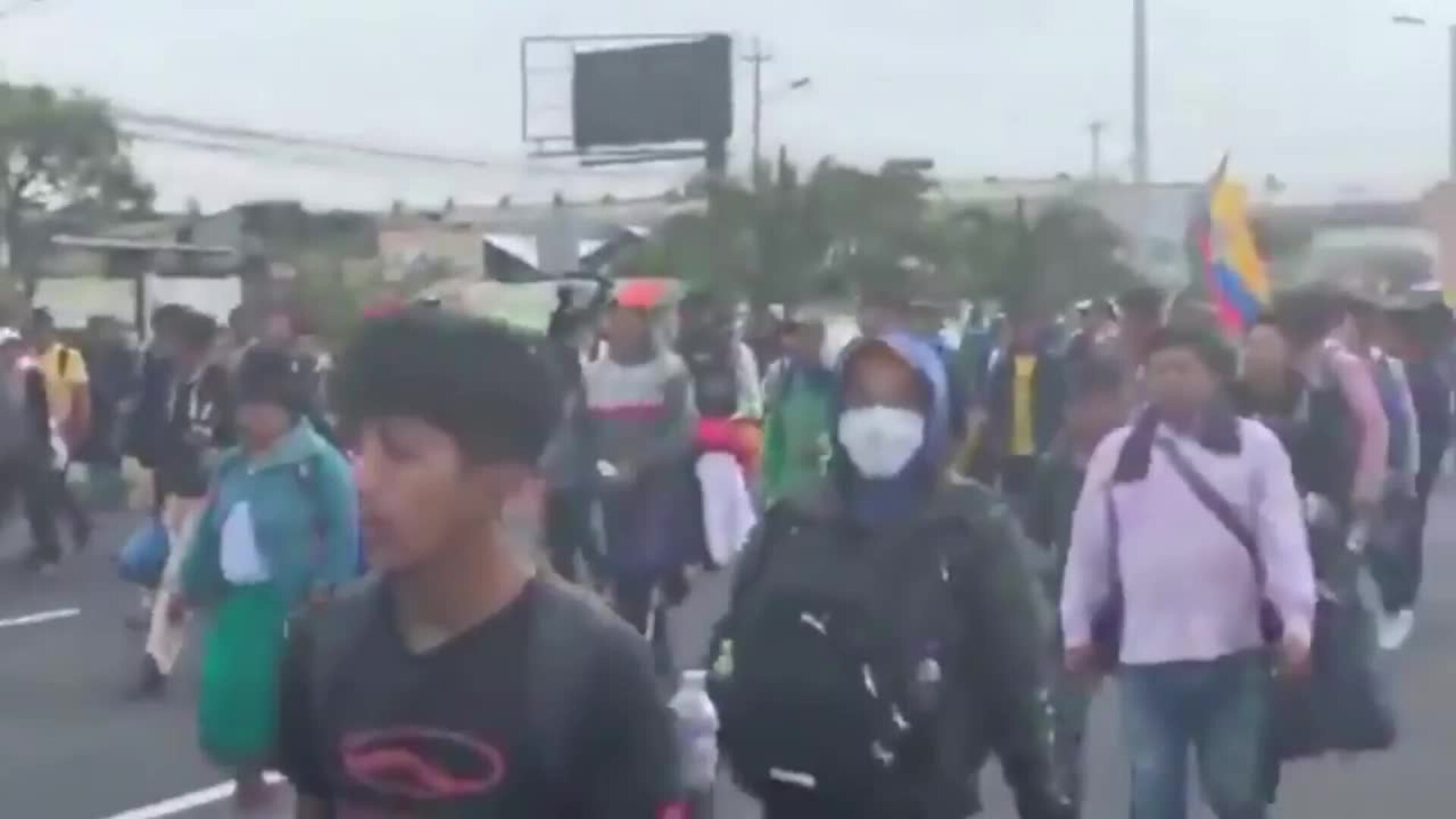 Manifestantes indígenas toman la Asamblea Nacional de Ecuador