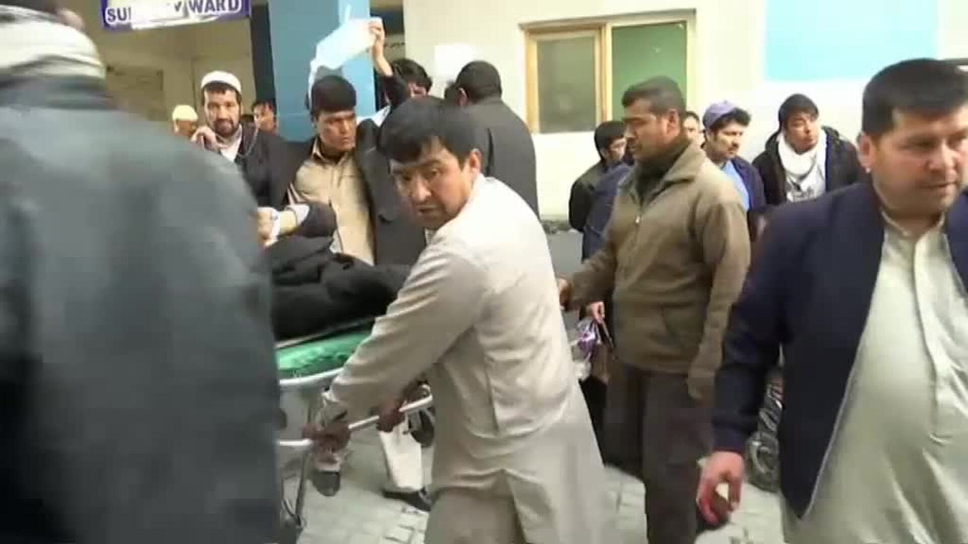 Abdullah Abdullah sale ileso de un ataque terrorista en Afganistán