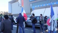 El 'convoy de la libertad' contra Macron de los chalecos amarillos y antivacunas aspira a colapsar París