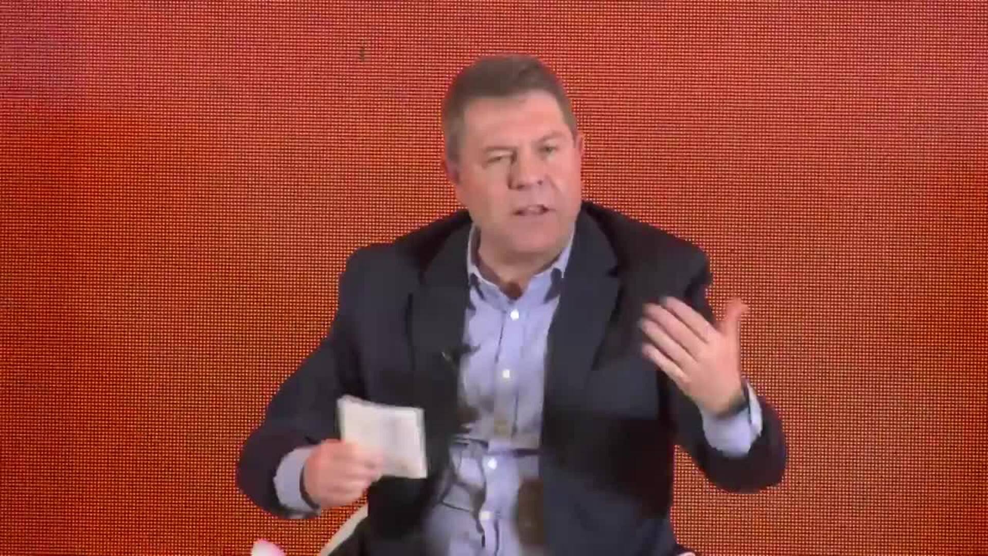 Page receta &quot;moderación&quot; a Tudanca: &quot;Tienes que ganar&quot;