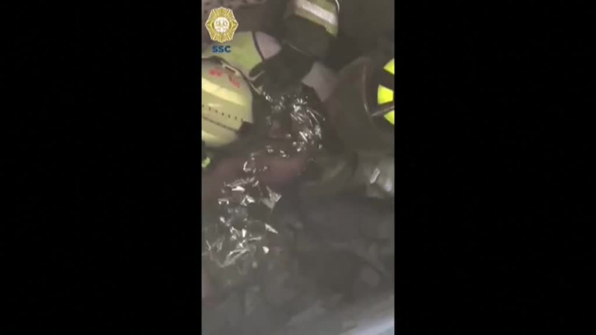 Impactante rescate de una bebé en México arrojada entre dos paredes