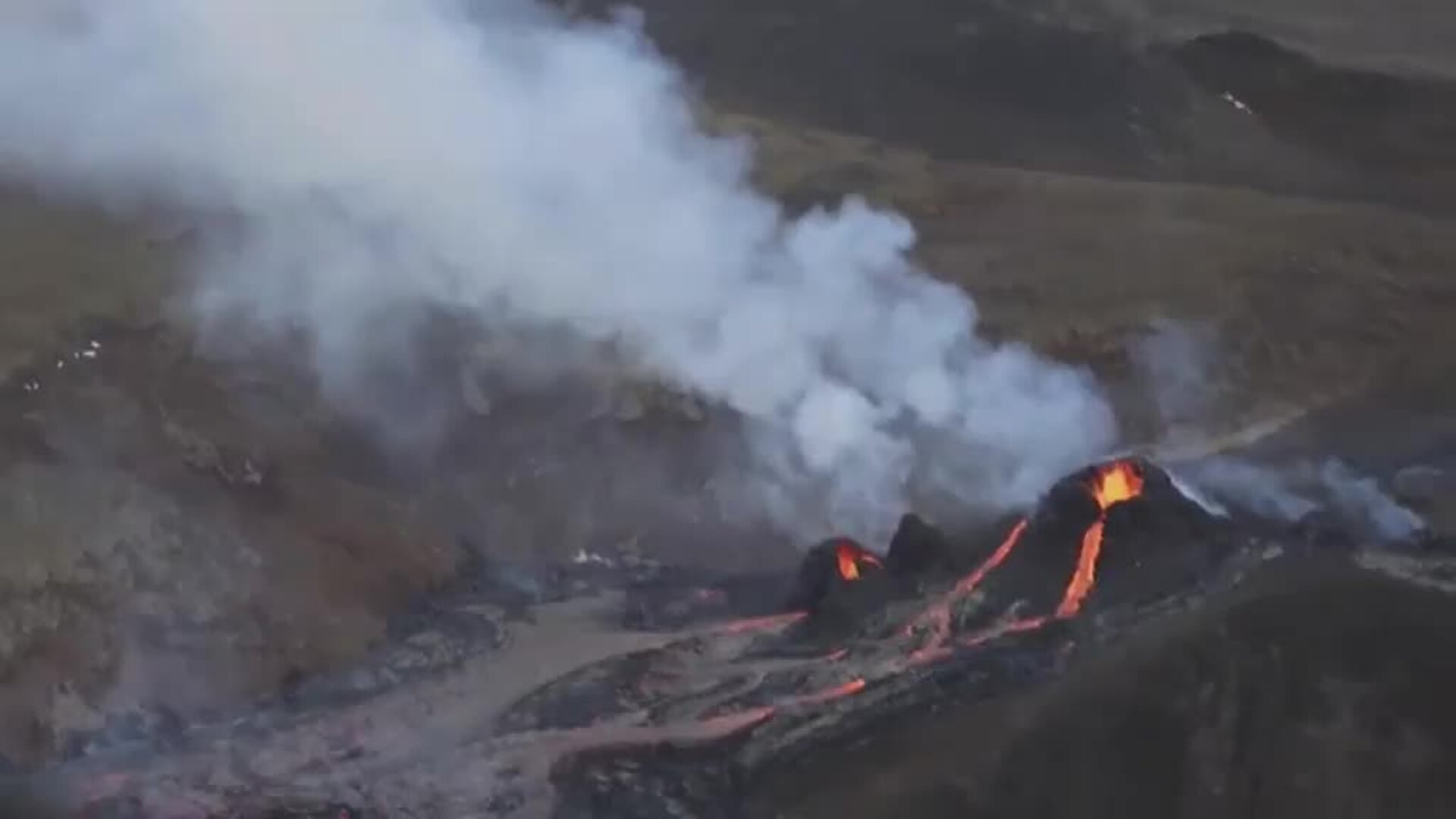 Espectaculares imágenes de la erupción del volcán islandés Fagradalsfjall