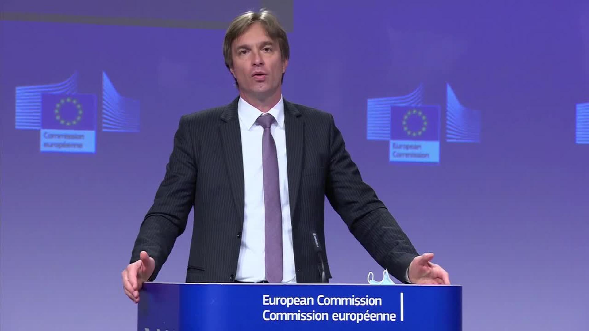 Bruselas demanda a AstraZeneca por retrasos en reparto de vacunas a la UE