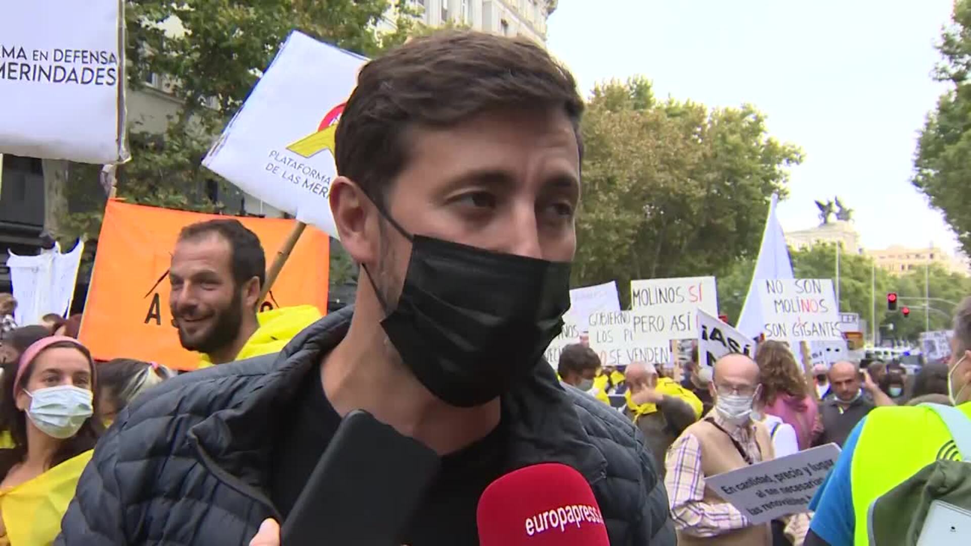 Una manifestación protesta en Madrid contra los megaproyectos de renovables