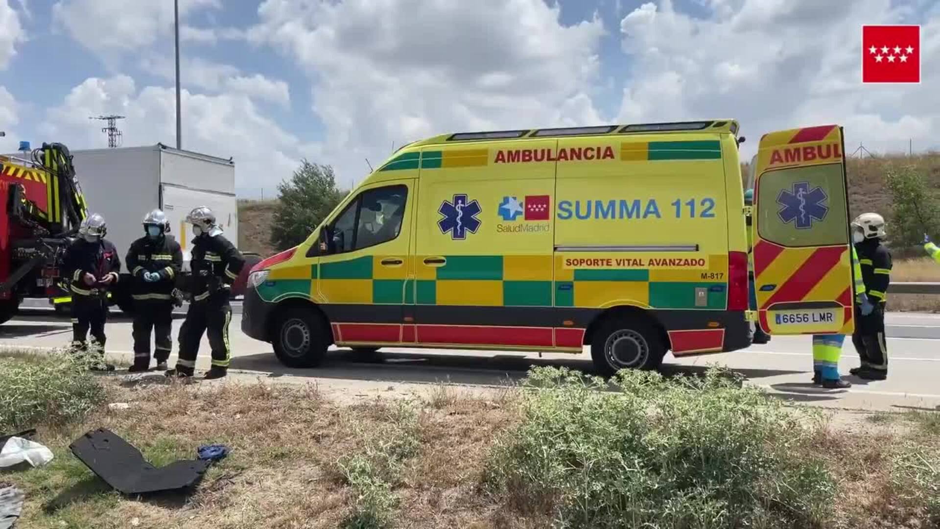 Herida una conductora tras dar varias vueltas de campaña en la M-50