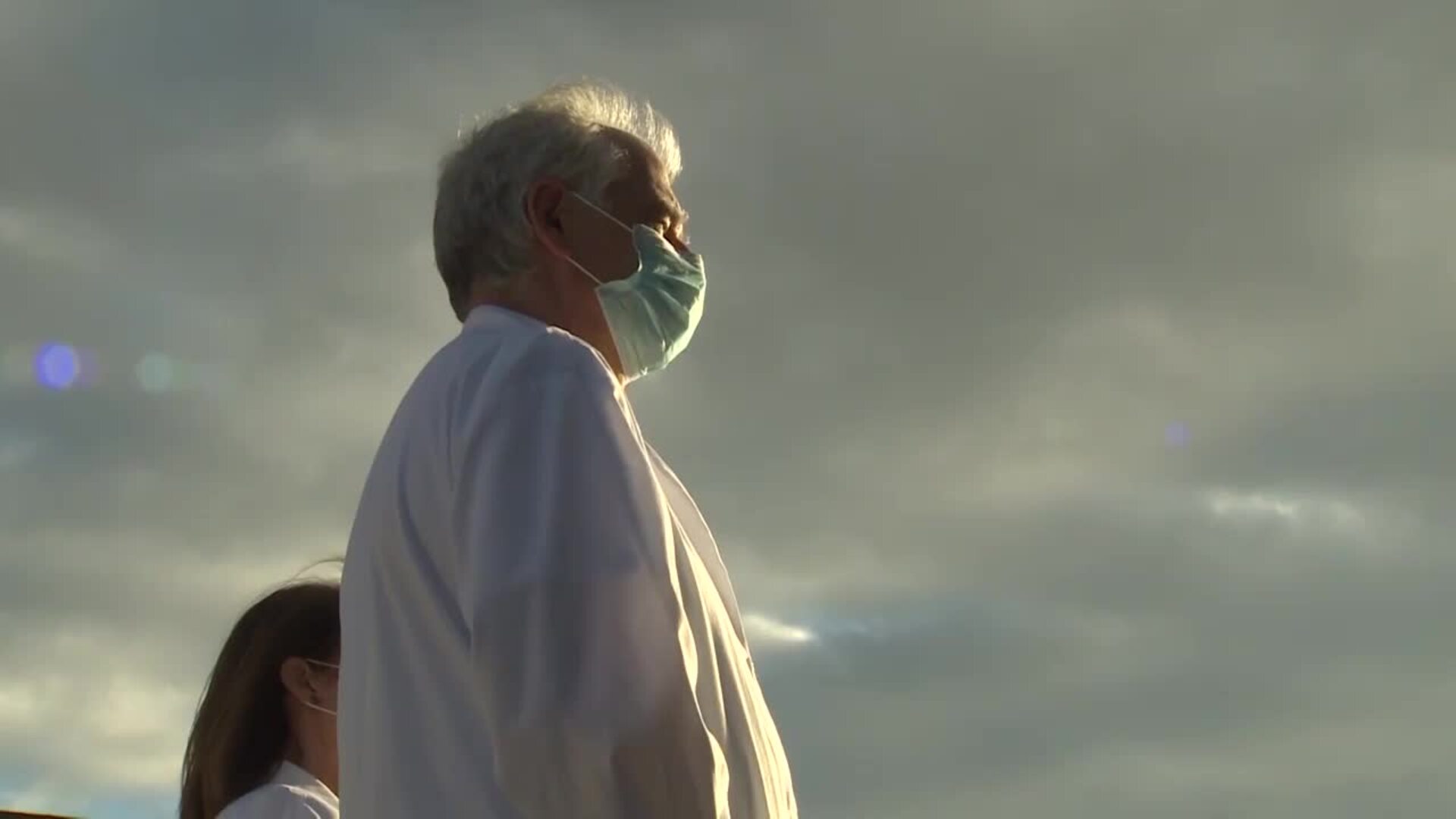 Pablo Alborán, Dani Martín y Adrià Salas rinden tributo a los sanitarios