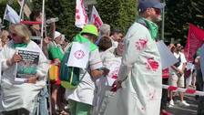 Trabajadores del sector sanitario belga protestan en Bruselas contra el bloqueo humanitario en Gaza