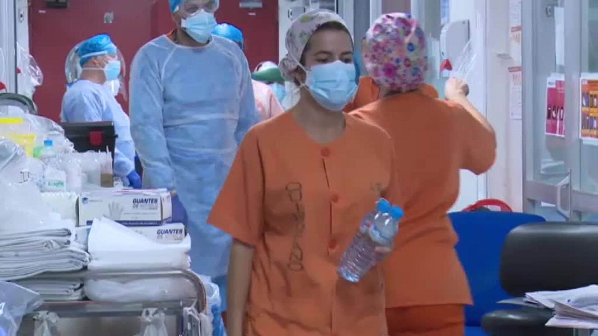 Disminuyen los contagios y los fallecidos en España