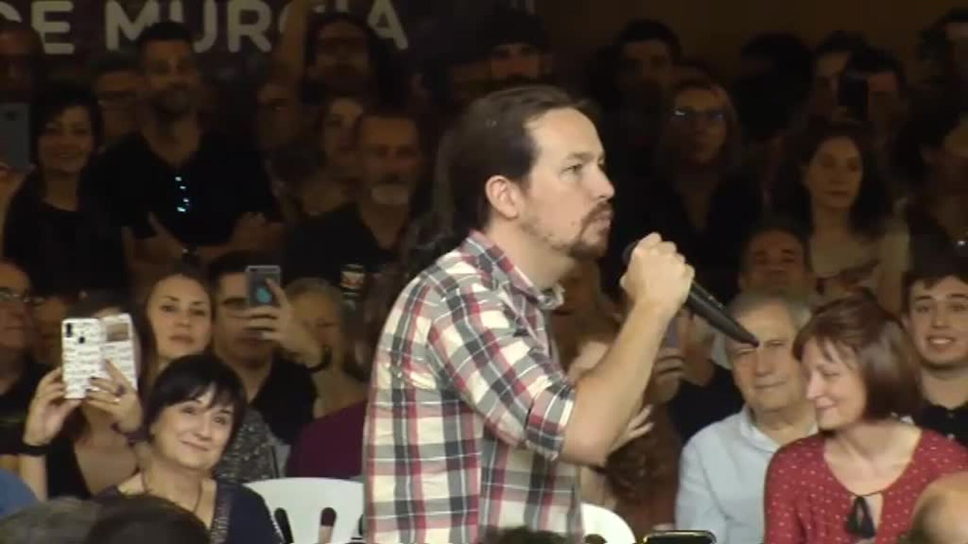 Iglesias acusa a Sánchez de utilizar como &quot;munición electoral&quot; la exhumación de Franco