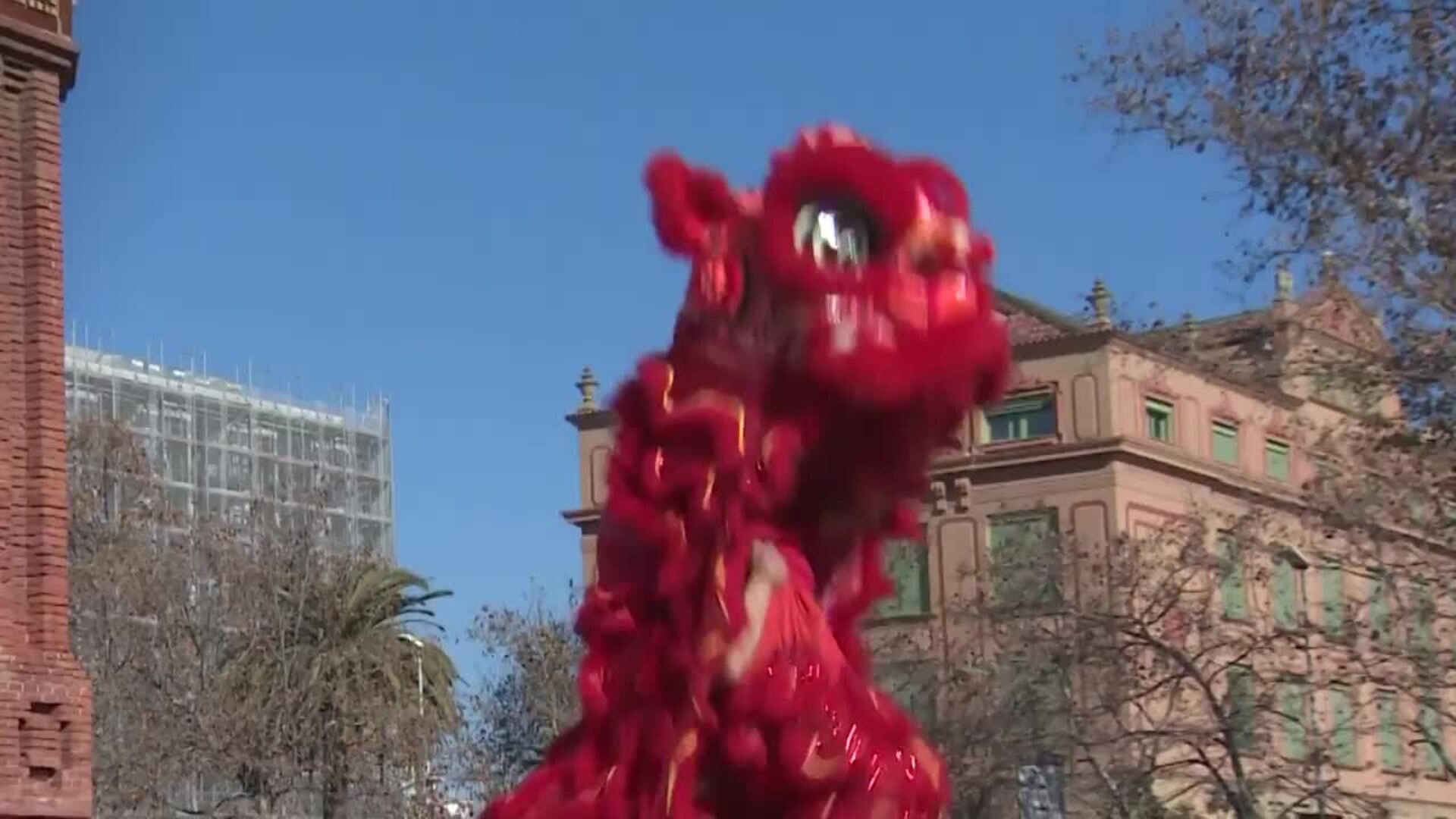 Miles de personas visitan la celebración del Año Nuevo chino en Barcelona