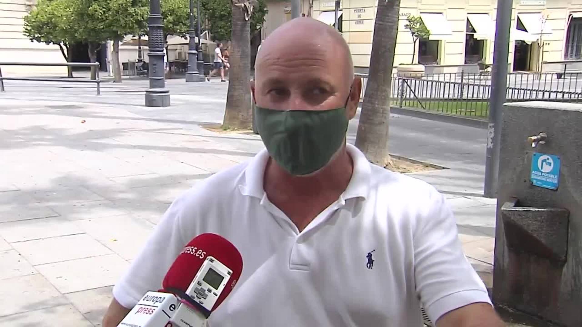 Sevillanos: La ola de calor ha llegado tarde pero a ver cuánto dura&quot;