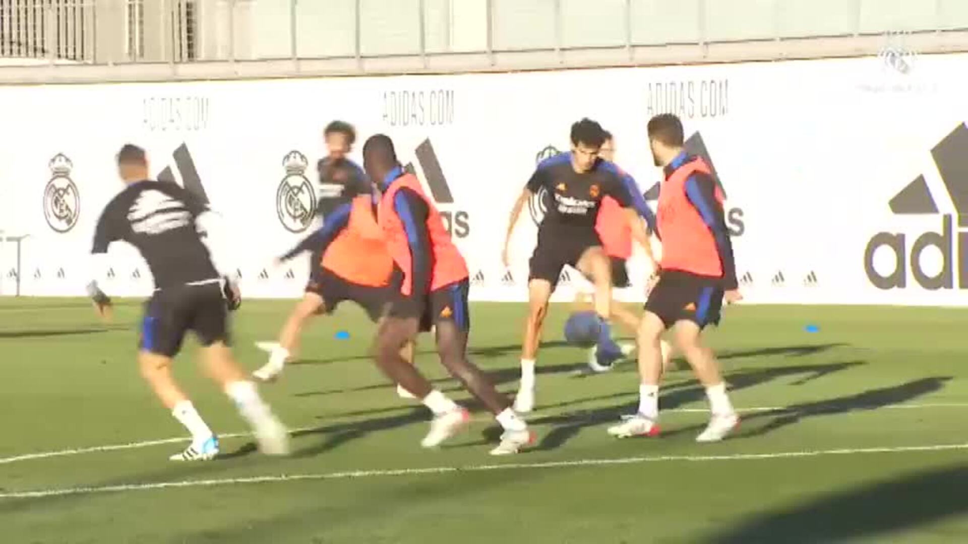 Primer entrenamiento de la semana en la Ciudad Real Madrid