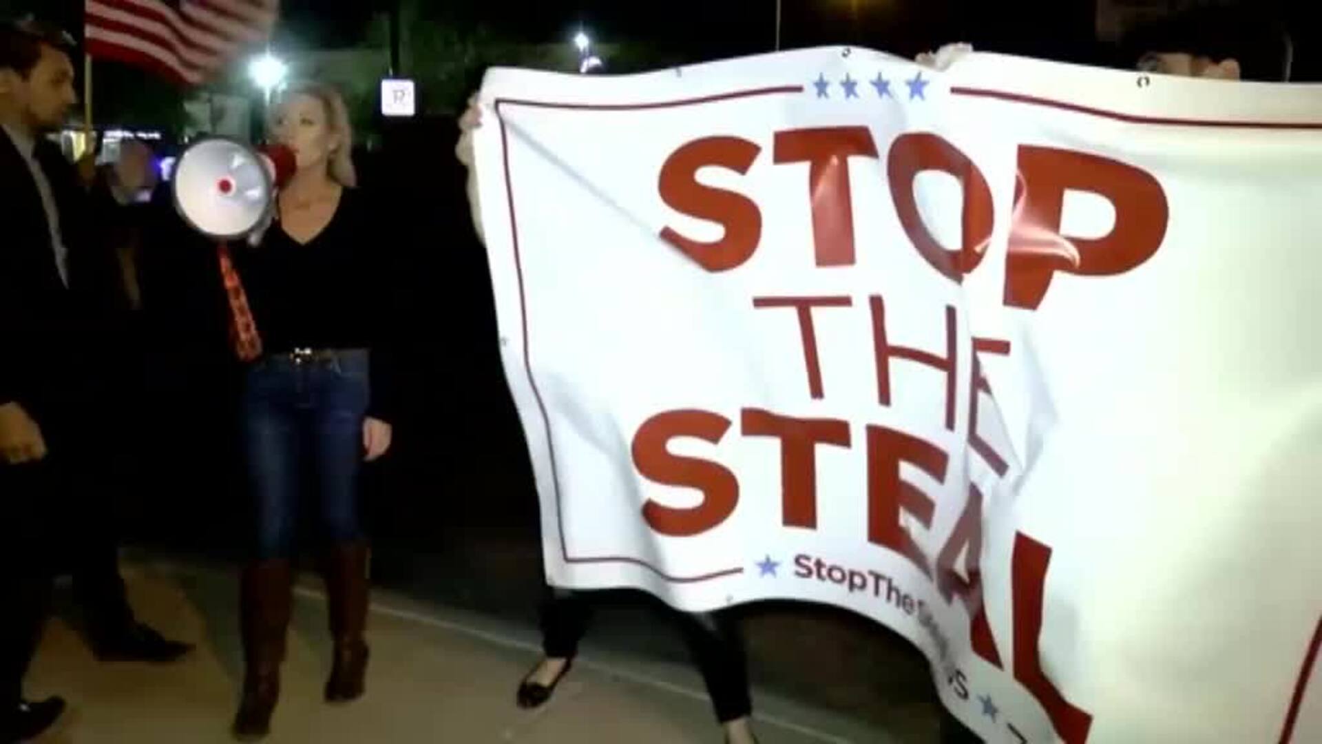 Partidarios de Trump exigen en las calles paralizar &quot;el robo de las elecciones&quot;