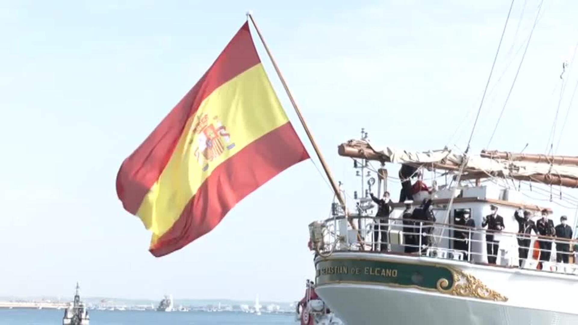 Margarita Robles despide al Buque Escuela Juan Sebastián de Elcano