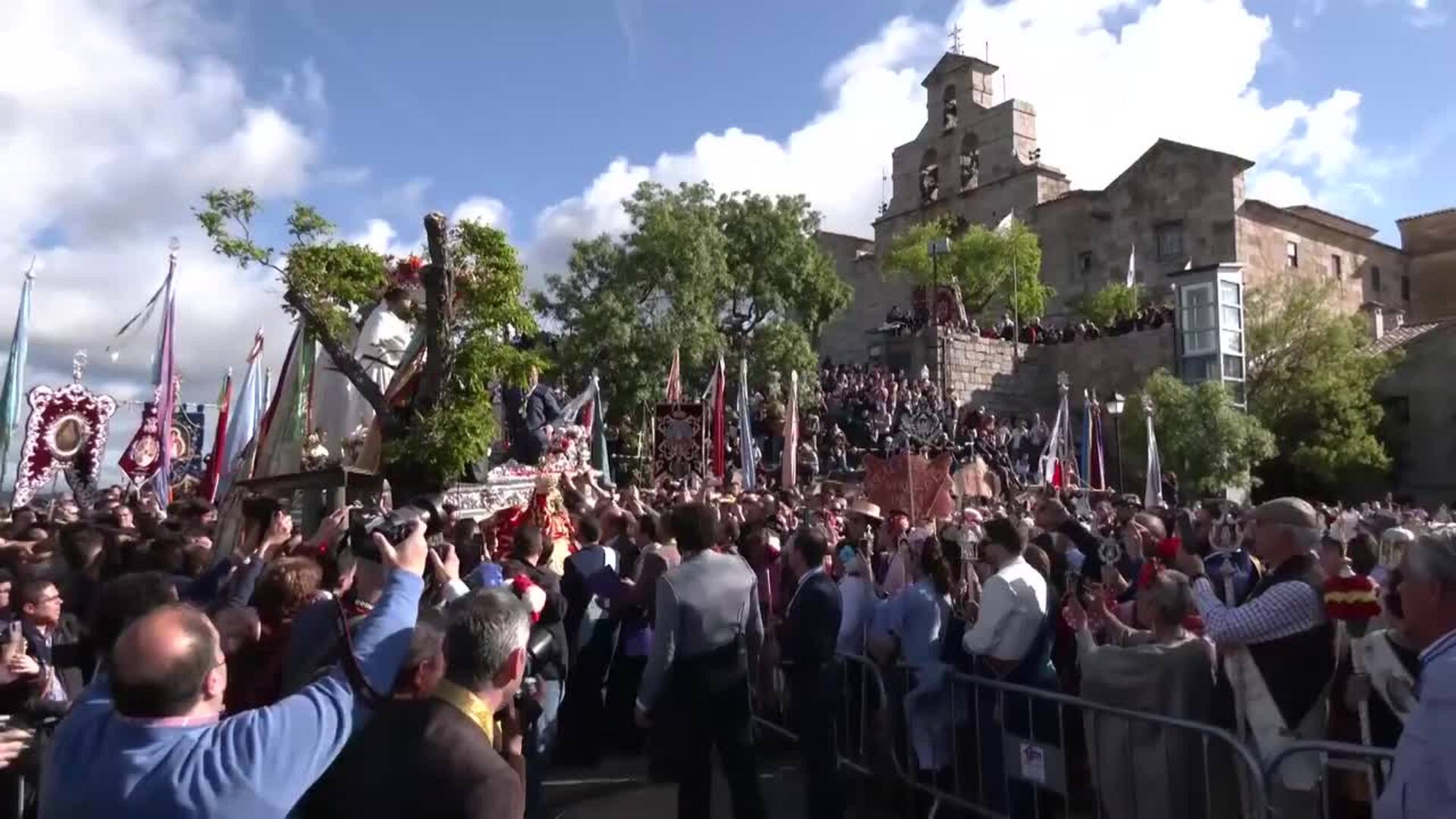 Moreno valora como día de &quot;emoción y reencuentro&quot; la procesión de la Virgen de la Cabeza