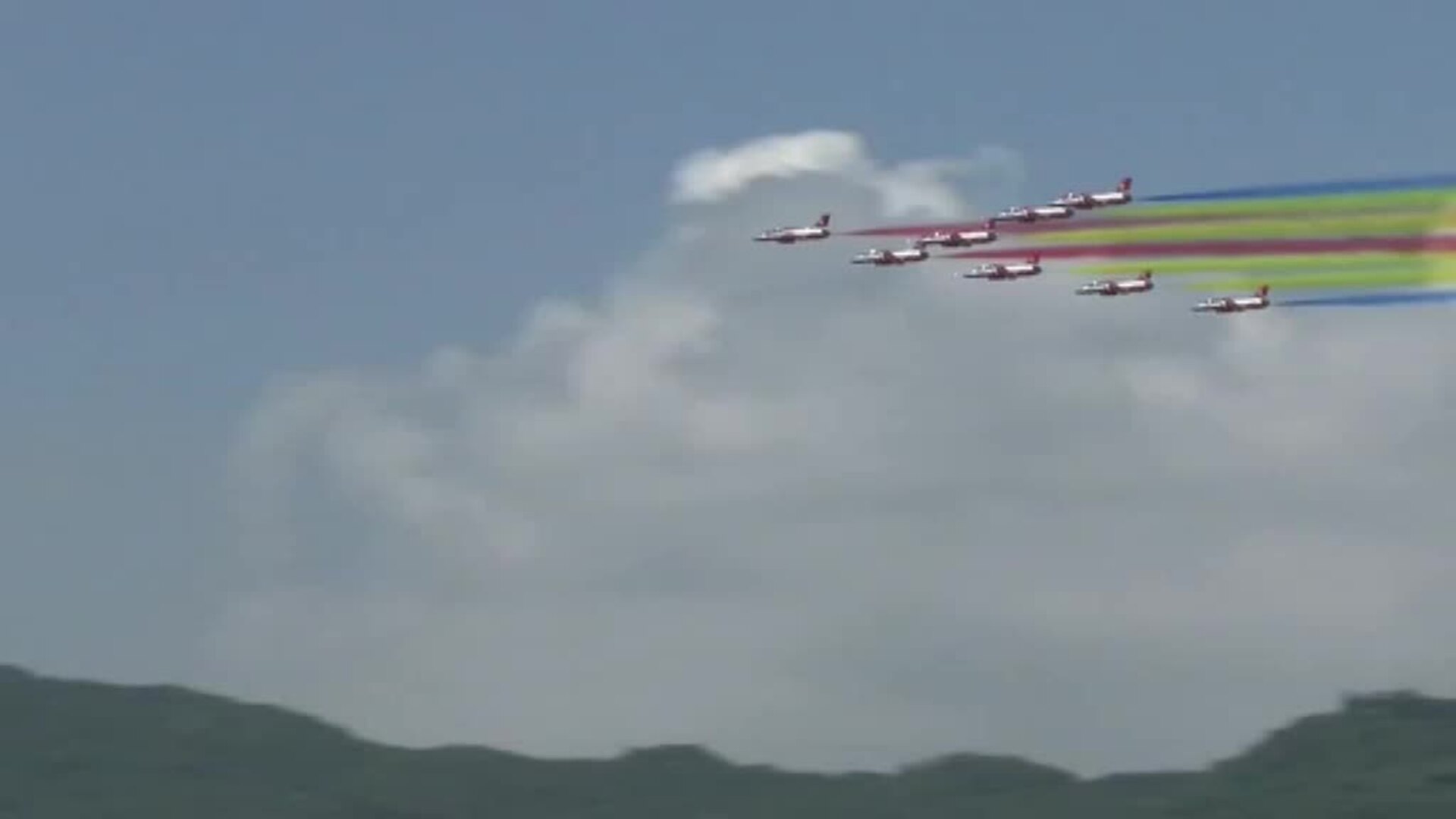 China acoge un espectáculo de acrobacias aéreas con el equipo nacional como protagonista