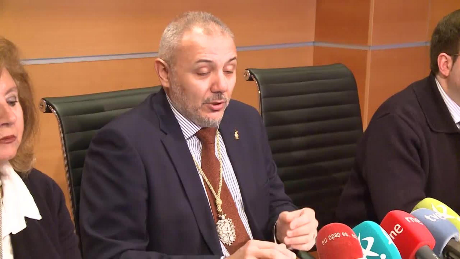 Cofradía cacereña sustituirá besapié por una inclinación de cabeza