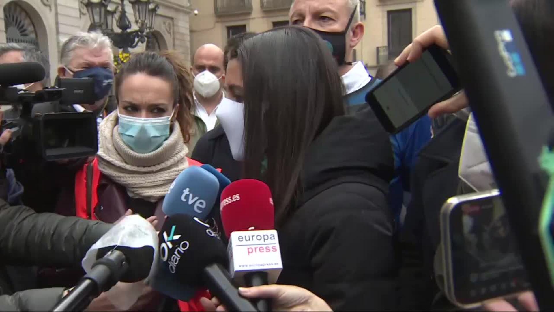 Arrimadas se solidariza con agentes &quot;señalados y acosados&quot; en Cataluña