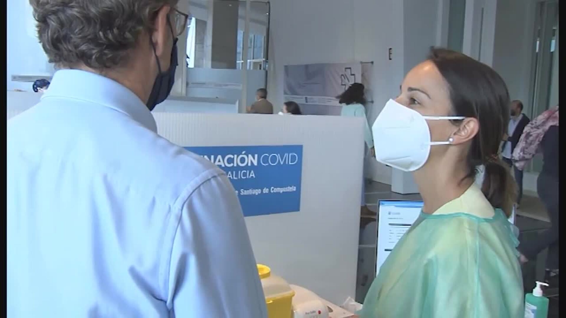 Feijóo recibe su primera dosis de AstraZeneca