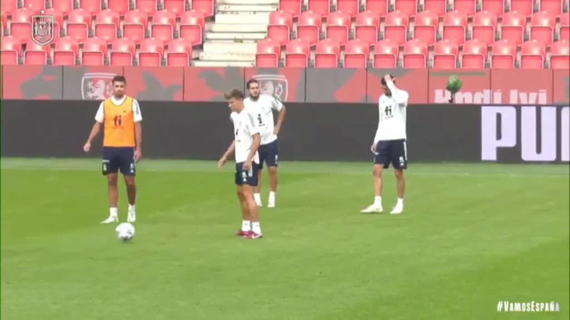 España prepara desde el Sinobo Stadium de Praga el choque ante República Checa