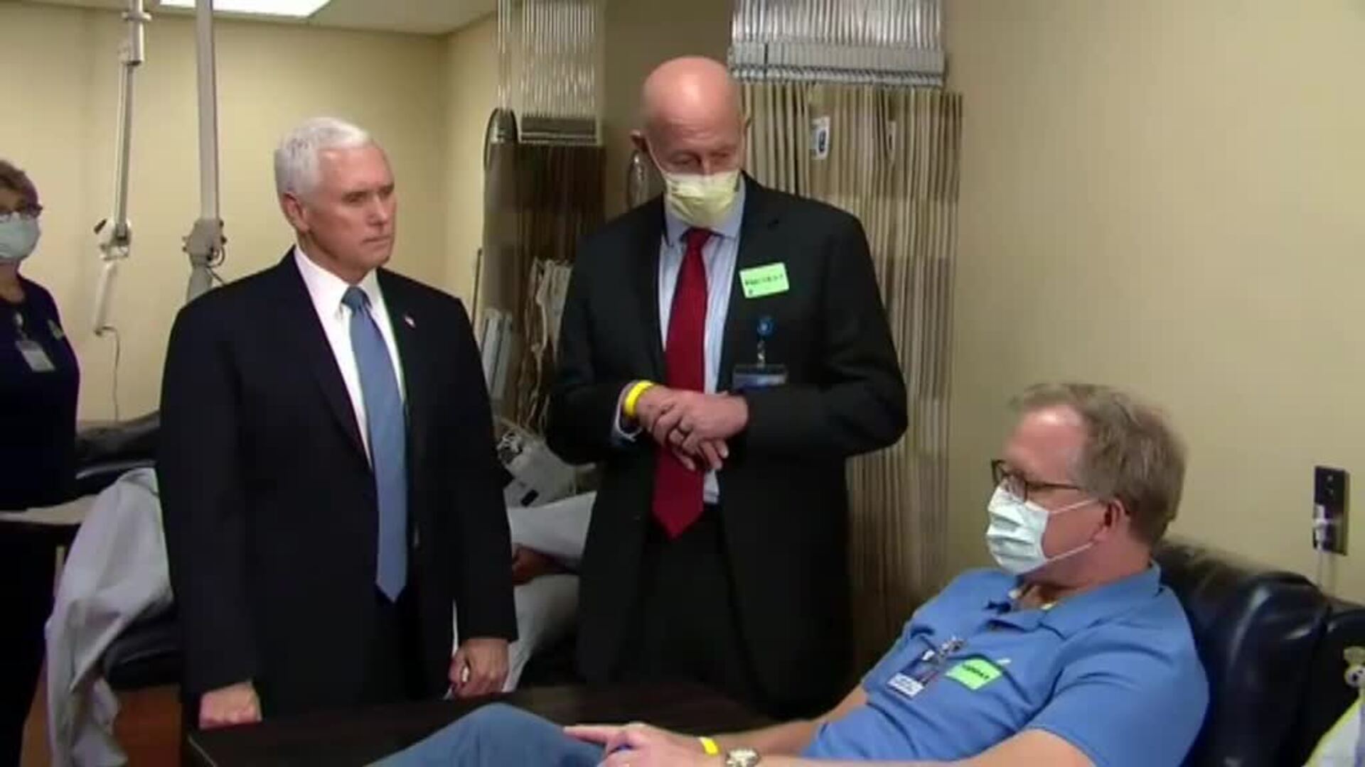 El vicepresidente de Trump visita sin mascarilla un hospital con enfermos de COVID-19