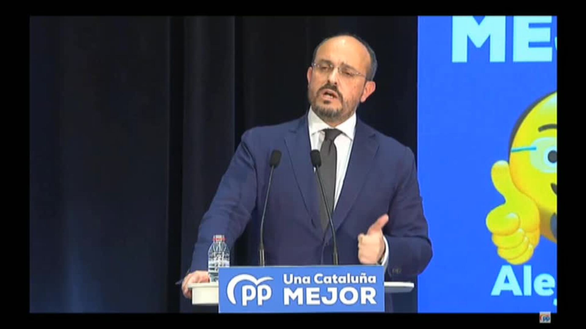 Alejandro Fernández a los jóvenes: &quot;Os tratan como cornudos y apaleaos&quot;