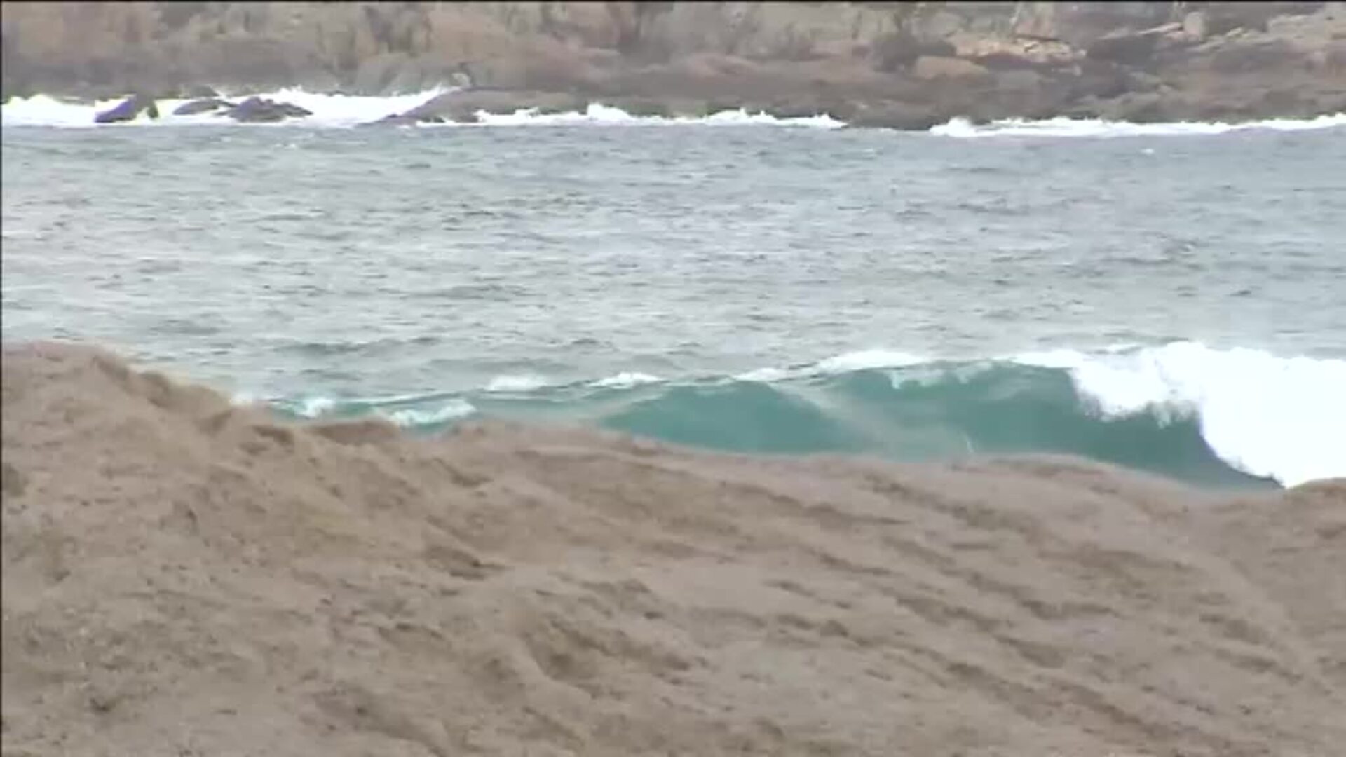Vuelven las excavadoras a la playa de Riazor para reforzar la duna