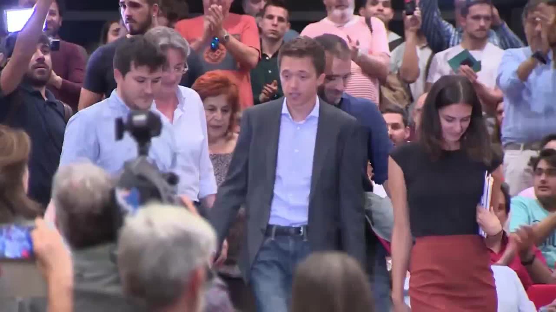 Dimite Clara Serra como diputada de la Asamblea de Madrid