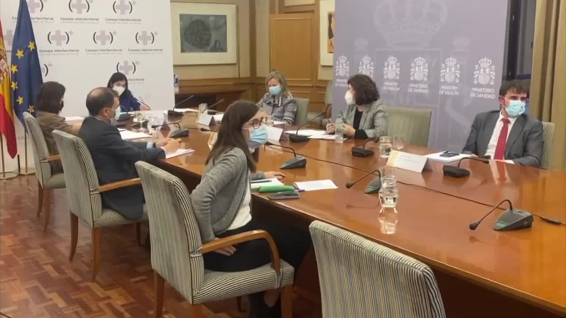 Sanidad y CCAA acuerdan reducir la cuarentena de los positivos en COVID-19 a siete días