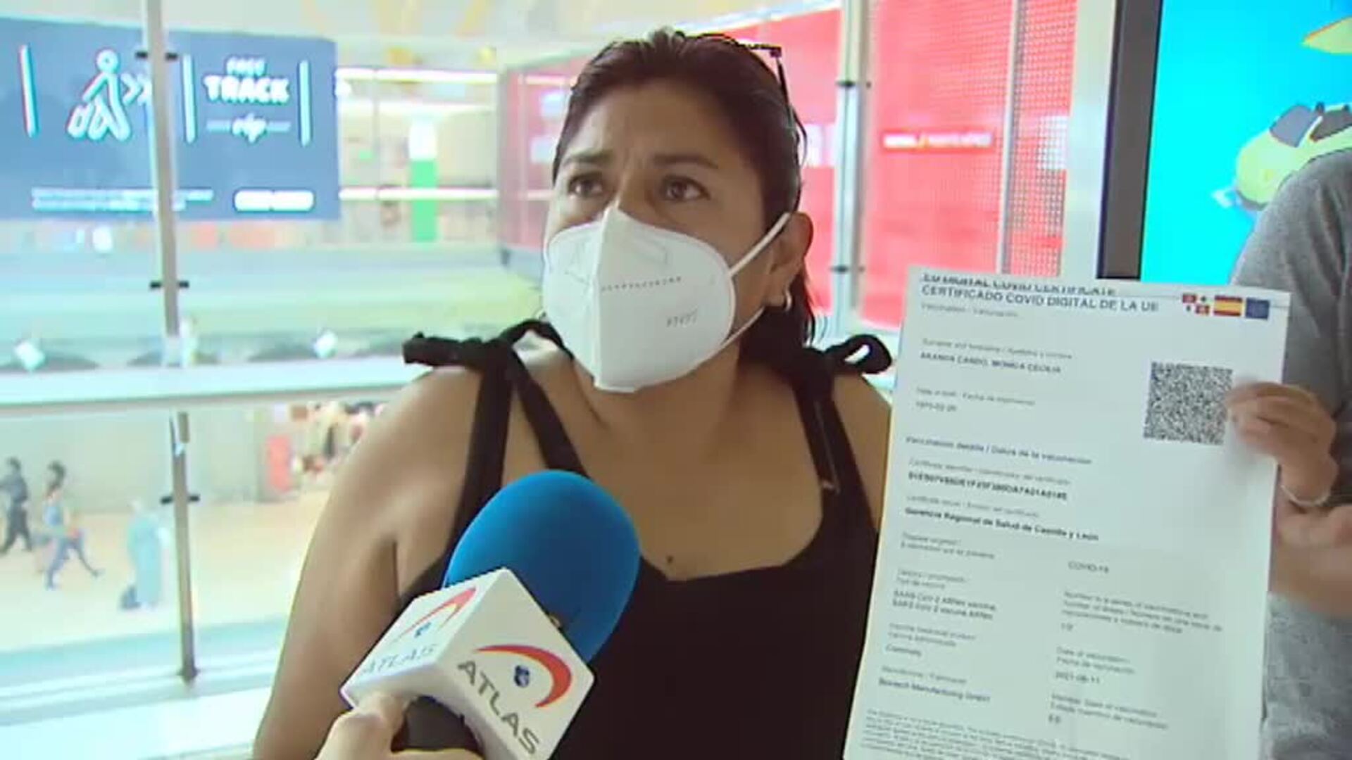 Caos en el aeropuerto de Barajas ante las exigencias de antígenos, PCR, códigos QR e informaciones contradictorias