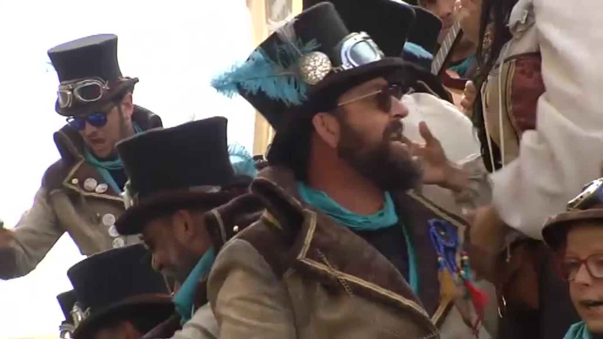 El Carnaval se despide de Cádiz entre coplas y degustaciones