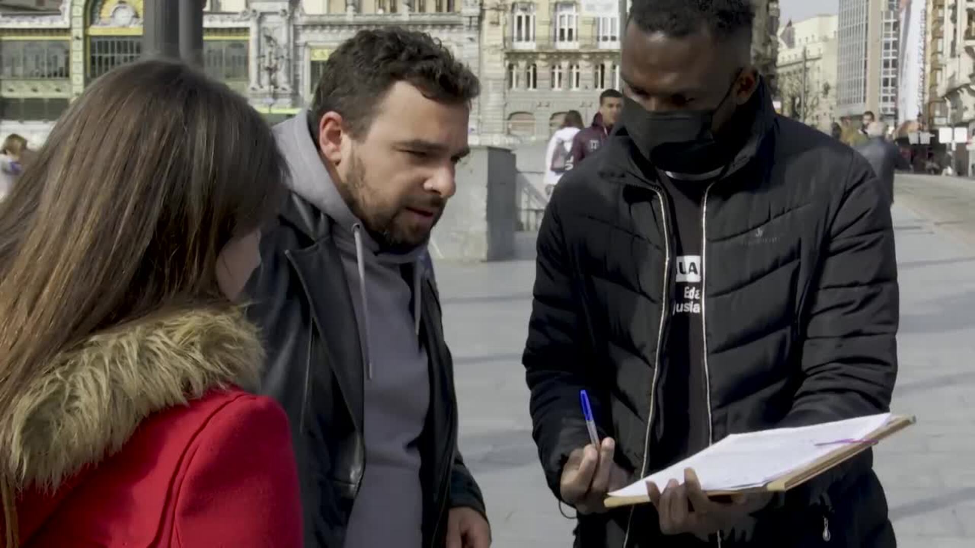 El movimiento #RegularizaciónYa reclama en Bilbao la regularización de las personas migrantes