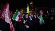 Iraníes en Teherán celebran el ataque con misiles a Israel