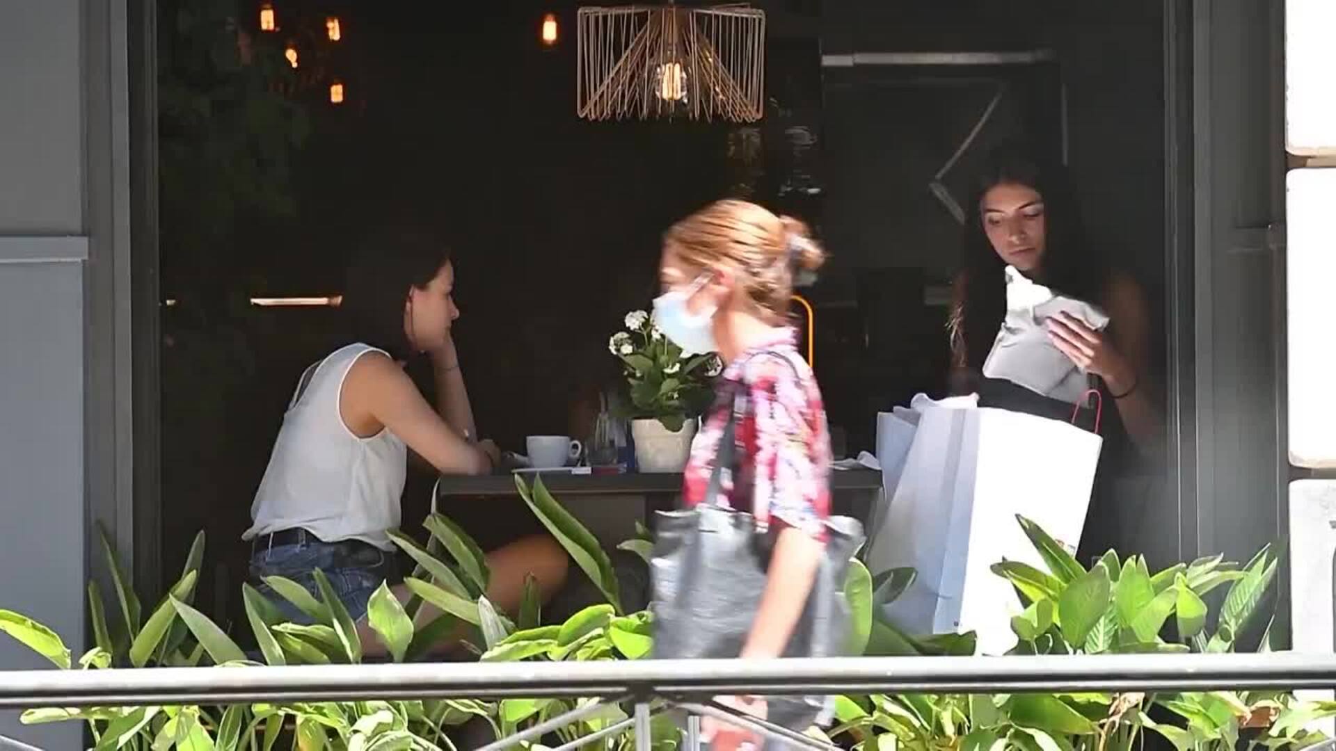 Lucía Rivera disfruta de una jornada de compras con sus amigas