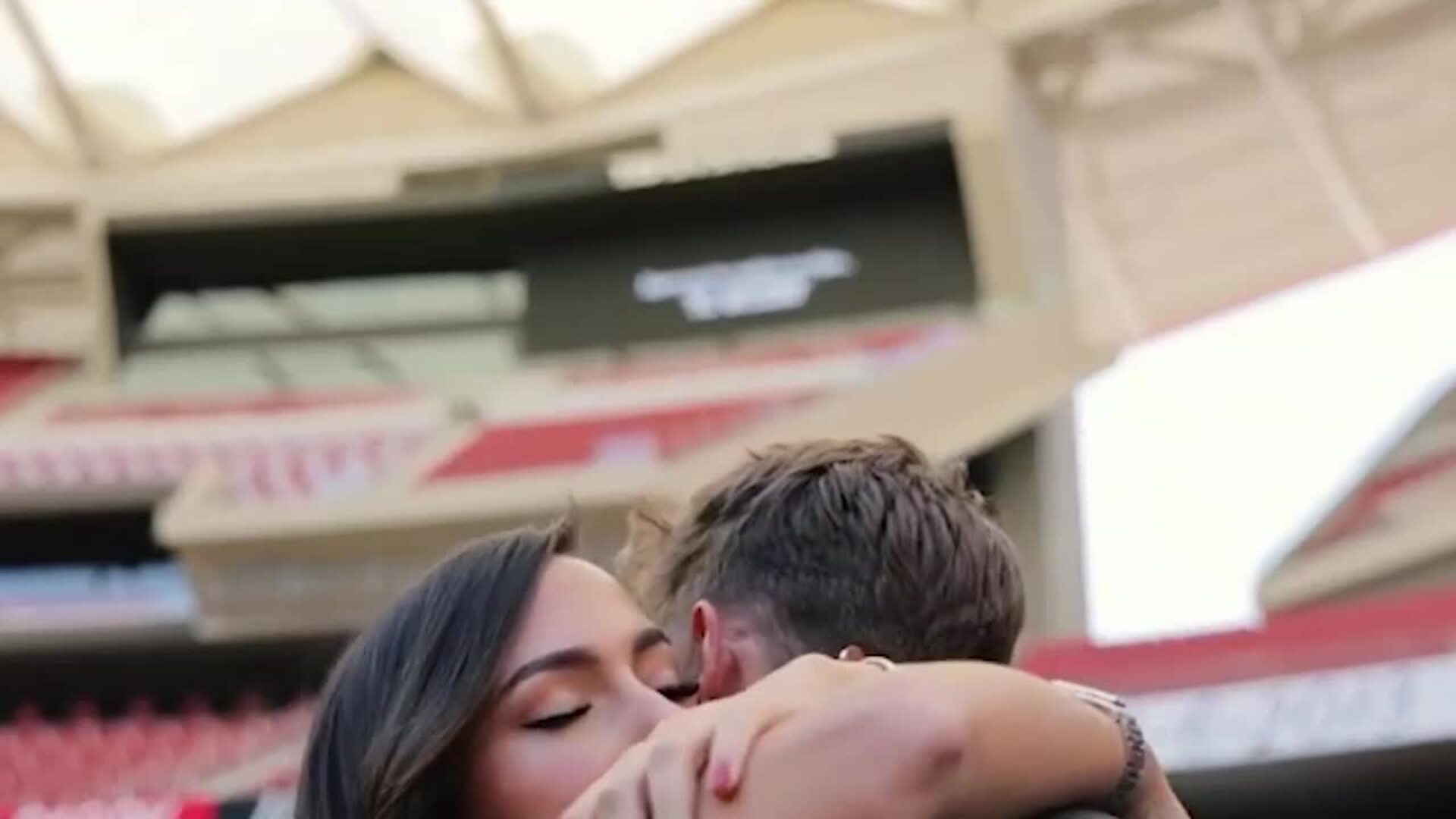 Marcos Llorente pide matrimonio a su novia Paddy