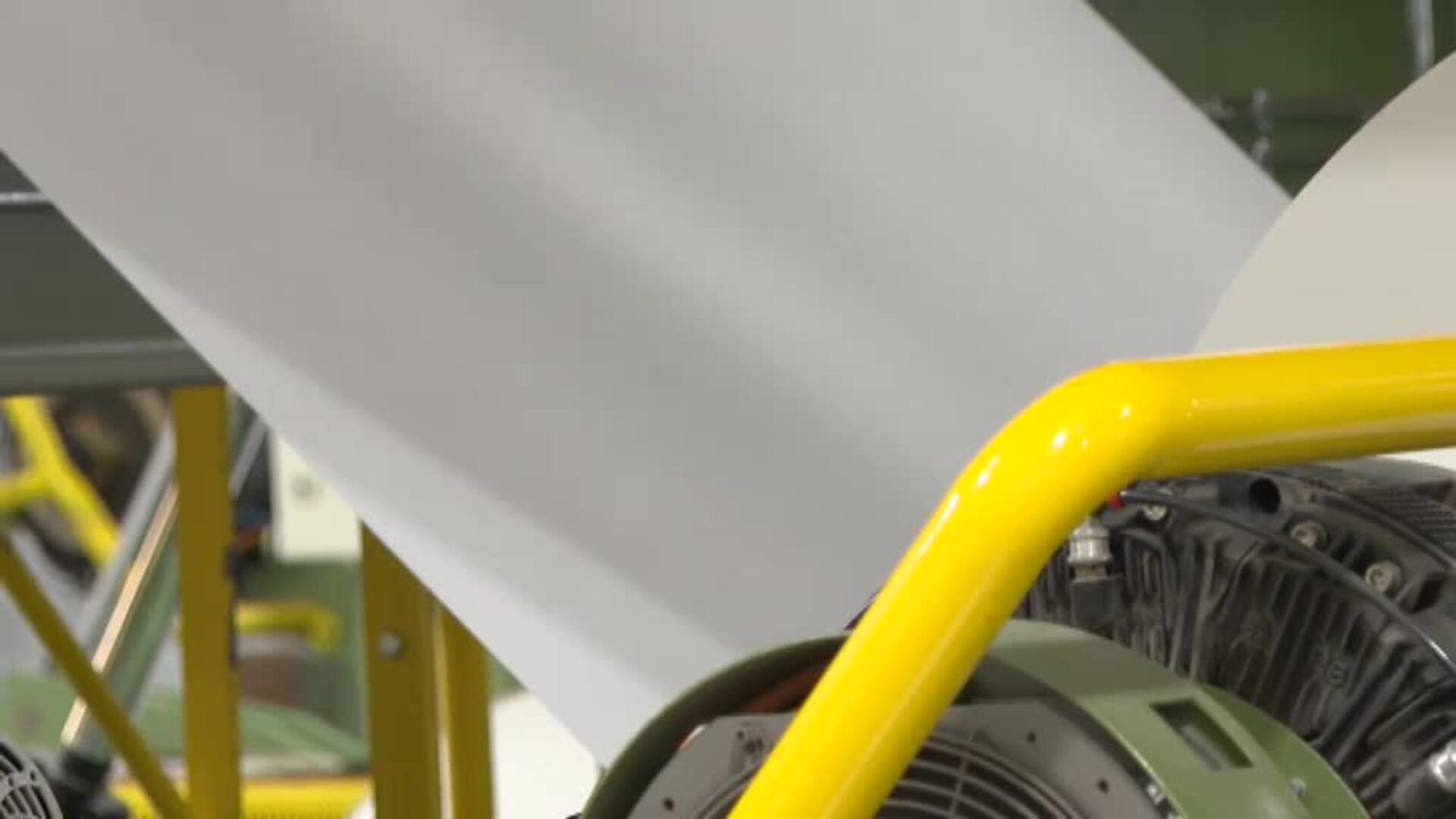 Falta de vidrio y de papel por la crisis global de suministros