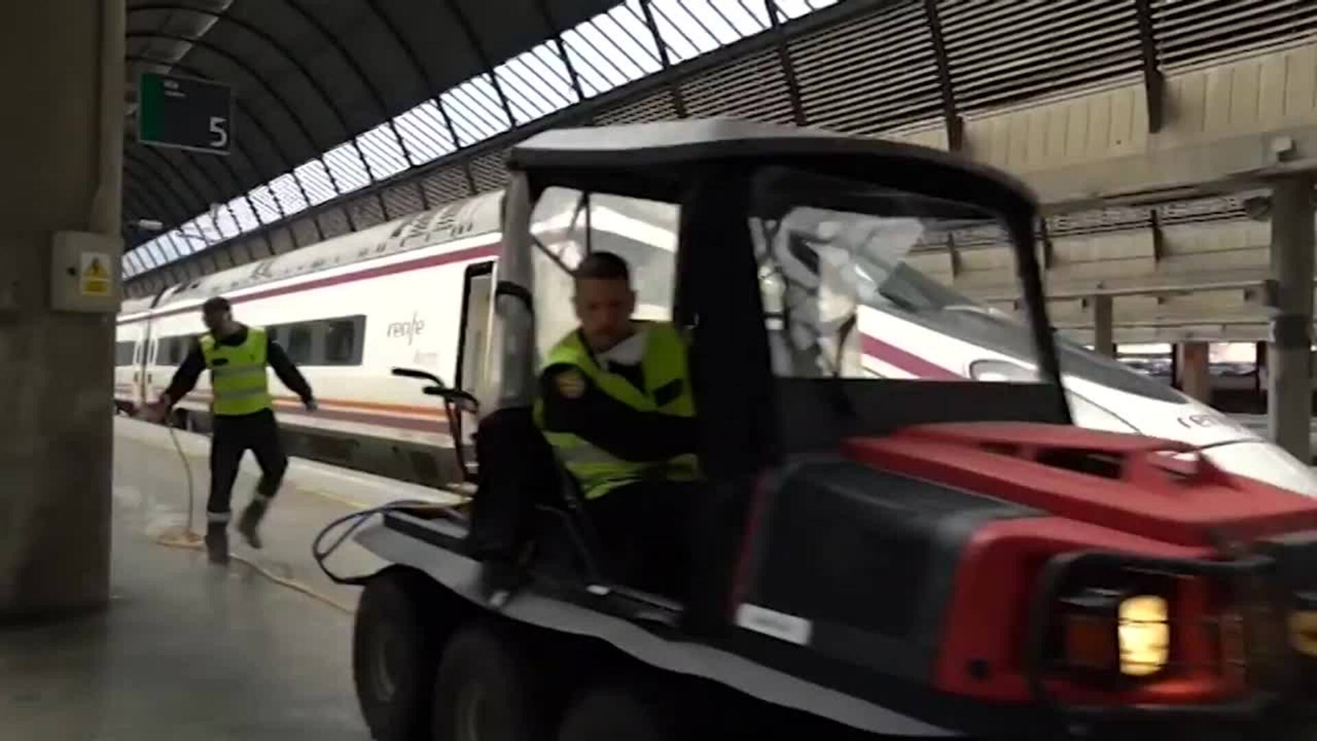 Desinfección en la Estación de ffcc Santa Justa en Sevilla