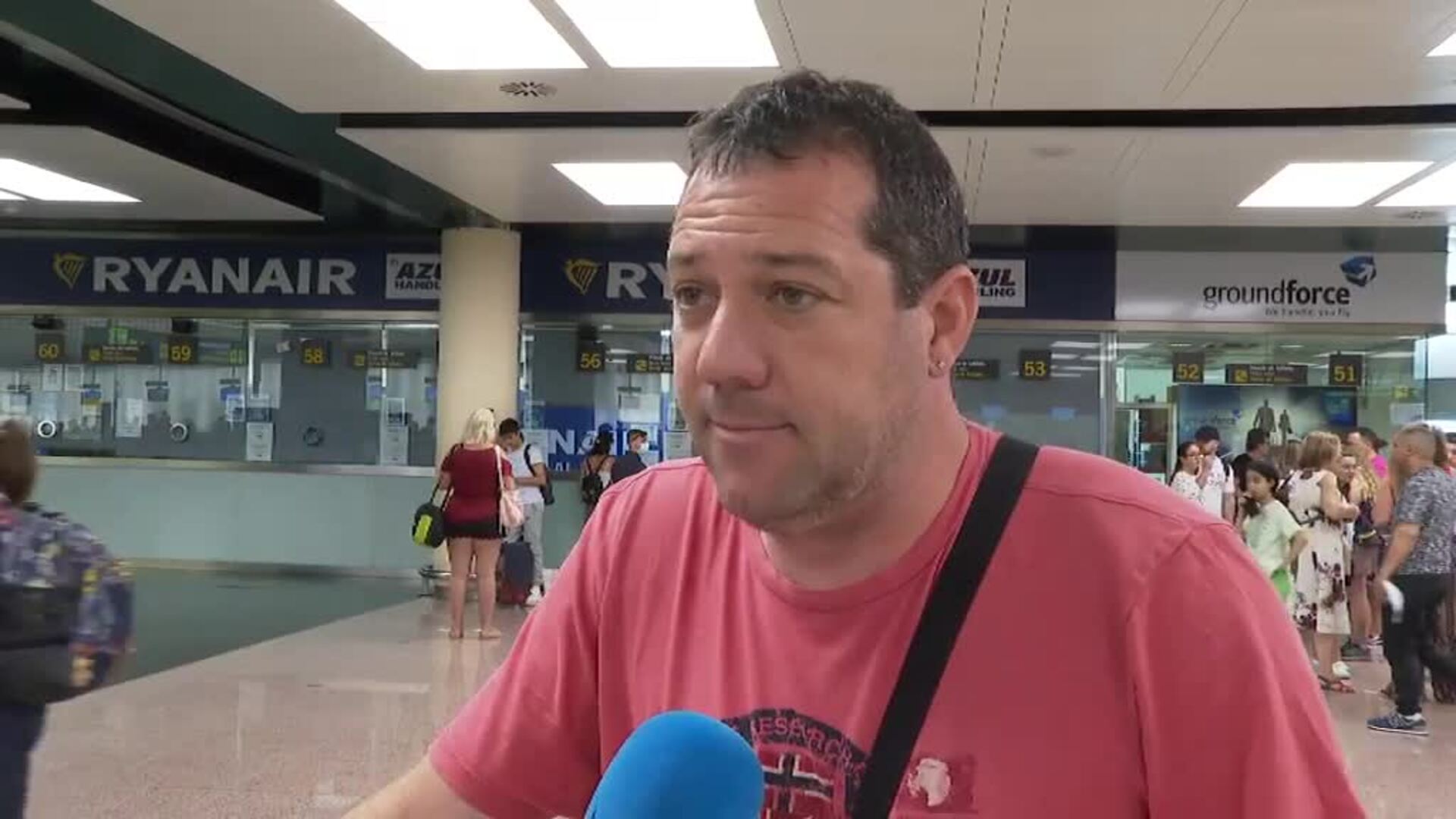 La huelga en las compañías aéreas arruina el inicio de vacaciones a miles de turistas